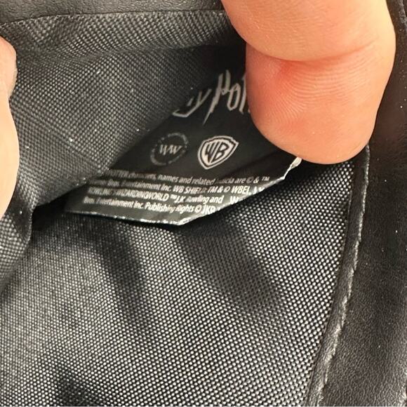 Hogwarts Vinyl Folding Imprinted Symbol Wallet - Black - Picture 6 of 8